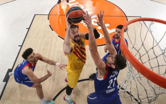 Sanli ataca el aro en el partido del viernes ante el Efes