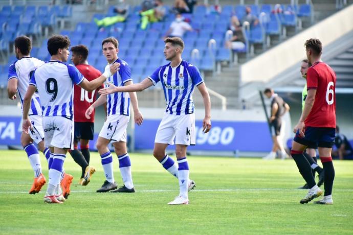 Los jugadores del Sanse felicitan a Martón, tras anotar este el momentáneo 1-1.