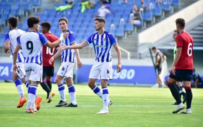 Los jugadores del Sanse felicitan a Martón, tras anotar este el momentáneo 1-1.