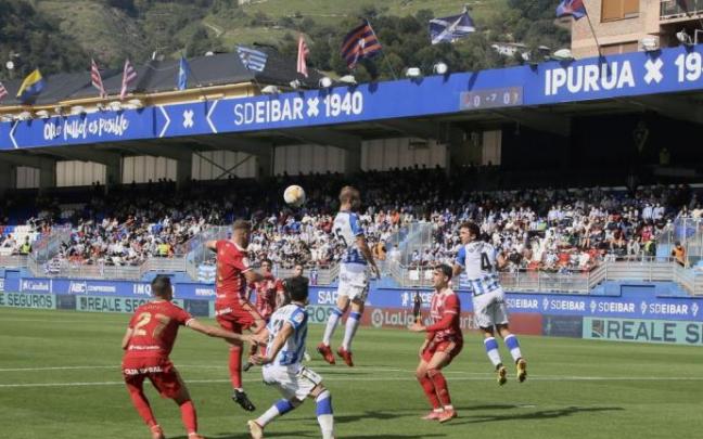 Un lance del partido disputado en Ipurua por Sanse y Ponferradina. Un lance del partido disputado en Ipurua por Sanse y Ponferradina.