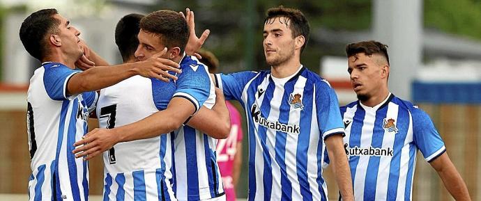 Los jugadores del Sanse celebran uno de los goles de ayer ante el Toulouse. Fotos: Real Sociedad