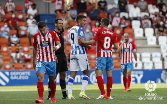 Karrikaburu ve la amarilla en un lance del duelo entre el Lugo y el Sanse Karrikaburu ve la amarilla en un lance del duelo entre el Lugo y el Sanse