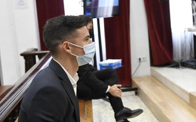 Santi Mina sentado en el banquillo durante el juicio. Santi Mina sentado en el banquillo durante el juicio.
