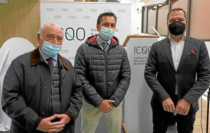 Médicos de ICQO Ignacio Recalde, Sergio Eguía y Juan Durán de la Colina, hijo.