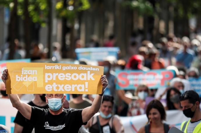 Manifestación convocada por Sare para reclamar el acercamiento a Euskadi de los presos de ETA