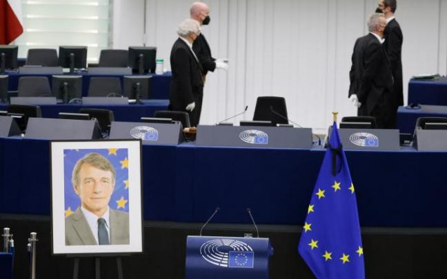 El Parlamento Europeo rindió este lunes homenaje a David Sassoli, presidente de la institución y fallecido recientemente. El Parlamento Europeo rindió este lunes homenaje a David Sassoli, presidente de la institución y fallecido recientemente.
