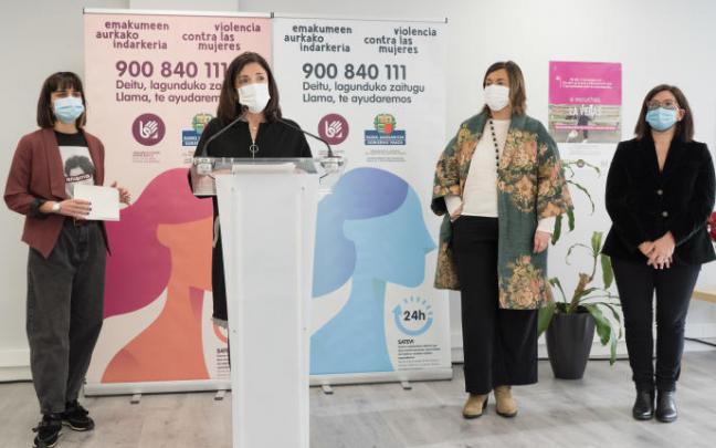 La consejera de Igualdad, Justicia y Políticas Sociales, Beatriz Artolazabal, en una presentación del balance de Satevi, el servicio de atención telefónica a mujeres víctimas de violencia