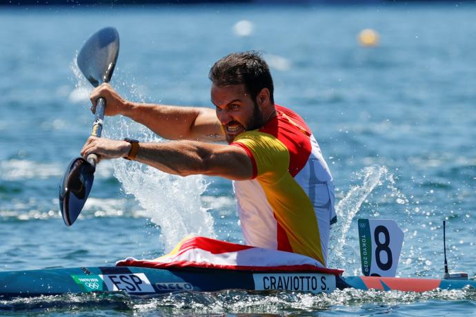 Saúl Craviotto compite en la final de 200m kayak individual masculino por el piragüismo en esprint de los Juegos Olímpicos 2020.