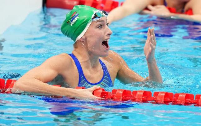 Reacción de la sudafricana Schoenmaker tras conocer que ha batido el récord mundial