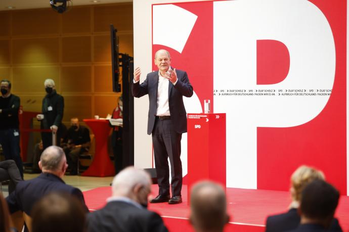 Olaf Scholz durante el congreso extraordinario del SPD en el que su partido ha ratificado su acuerdo con Verdes y Liberales