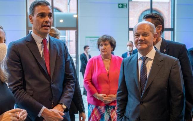 Sánchez y Scholtz durante el encuentro del partidos Socialistas Europeo el pasado mes de junio Sánchez y Scholtz durante el encuentro del partidos Socialistas Europeo el pasado mes de junio