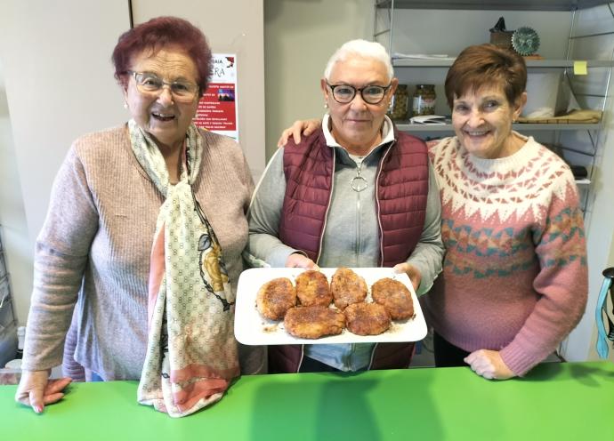 Angelines, Rosa y Txelo muestran la tentación culinaria más buscada en los carnavales.