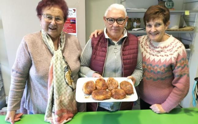 Angelines, Rosa y Txelo muestran la tentación culinaria más buscada en los carnavales.