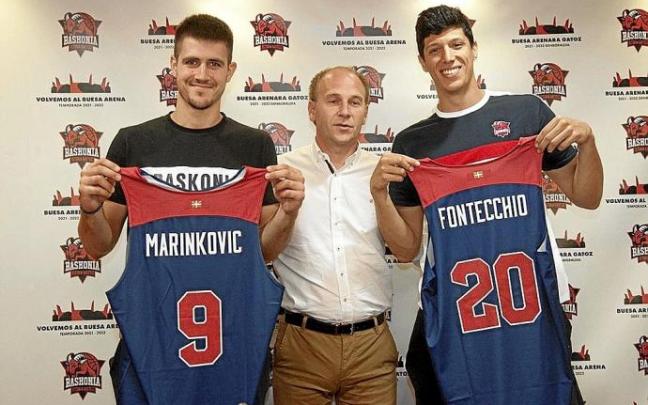Felix Fernández acompañó a Marinkovic y a Fontecchio en su presentación. Foto: Josu Chavarri