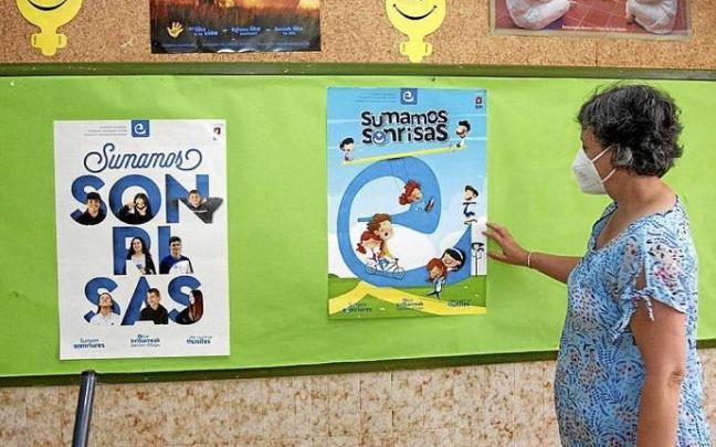 Aunque seguirán estando cubiertas por las mascarillas, "sumamos sonrisas" es el lema con el que encaran desde el colegio Escolapias-Paula Montal el nuevo curso.