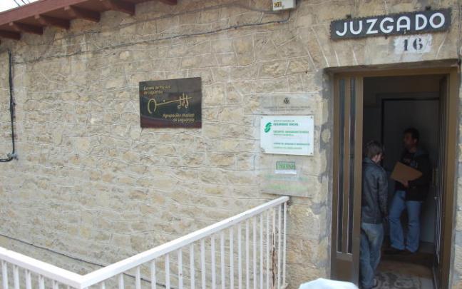 Oficina de la Seguridad Social en Laguardia, cerrada desde hace tiempo.