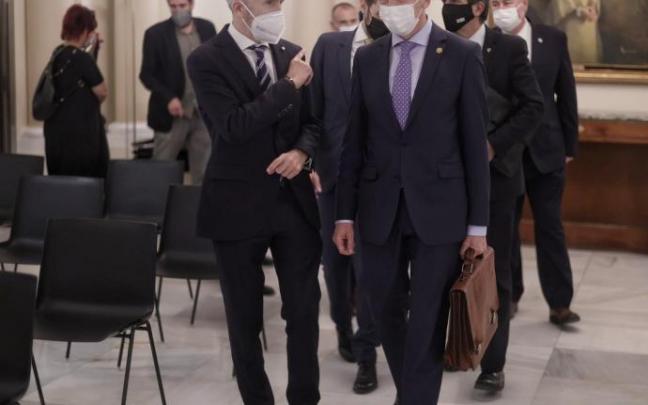 El ministro del Interior, Fernando Grande-Marlaska, y el consejero de Seguridad y vicelehendakari, Josu Erkoreka El ministro del Interior, Fernando Grande-Marlaska, y el consejero de Seguridad y vicelehendakari, Josu Erkoreka