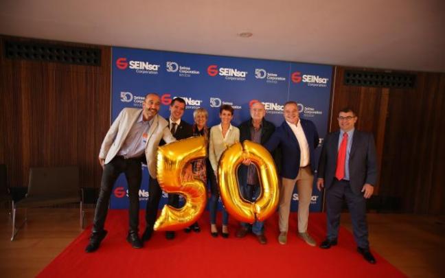 (Izda-dcha) Ander Azcárate, Mikel Irujo, Mentxu Etxaniz, María Chivite, José Antonio Azcárate (fundador de Seinsa), Mikel Azcárate y José Antonio Espinosa.