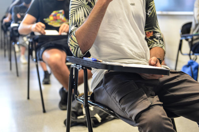 Alumnos durante los pasados exámenes de selectividad en Catalunya.