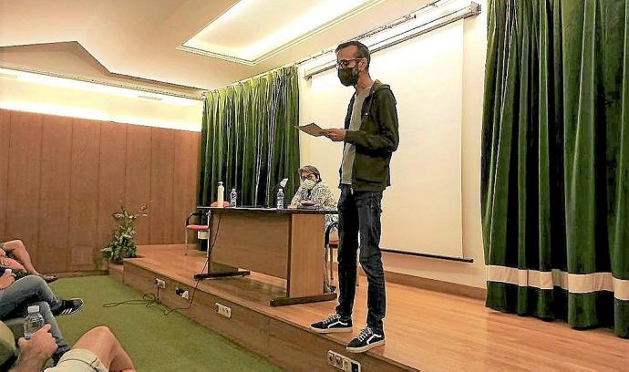 El delegado de Memoria Histórica, Santi Jiménez, durante su conferencia en el Amaia. Foto: N.G.