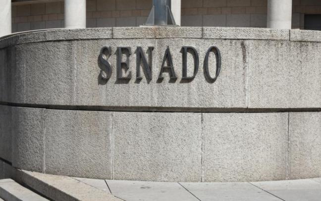 Una placa en el Senado. Una placa en el Senado.