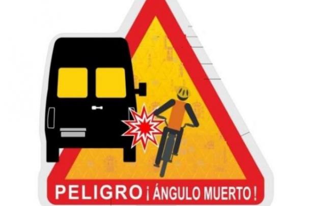 La señal pretende proteger en ciudades a motoristas, ciclistas, a conductores patinetes eléctricos y a peatones La señal pretende proteger en ciudades a motoristas, ciclistas, a conductores patinetes eléctricos y a peatones