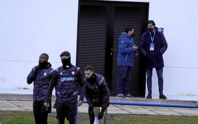 Sergio Fernández no perdió detalle de lo sucedido en Ibaia en la vuelta al trabajo.