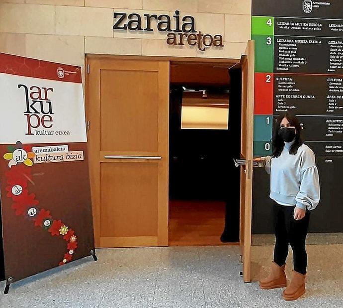 La edil de Cultura, Ainhoa Cabero, ayer, en la sala Zaraia de Arkupe.