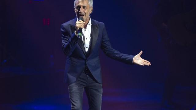 Sergio Dalma durante un concierto. Sergio Dalma durante un concierto.