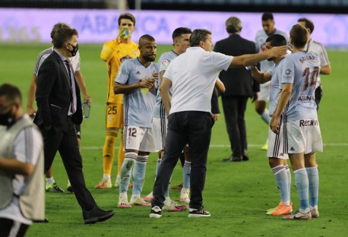 Rafinha escucha las indicaciones de Óscar García Junyent en la etapa de ambos en el Celta de Vigo. Foto: Faro de Vigo