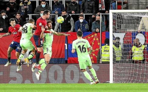 Kike García, en el momento de marcar ante el Athletic su tercer gol en la Liga, el decimoctavo de Osasuna en la primera vuelta.