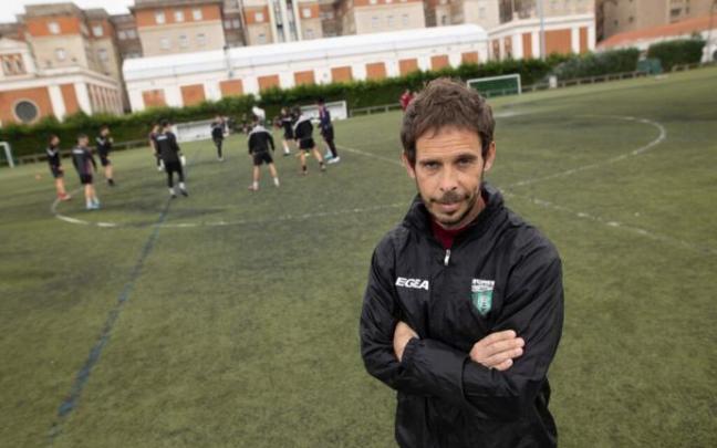 Aitor Calle posa para DEIA en el entrenamiento del Sestao River del pasado jueves.