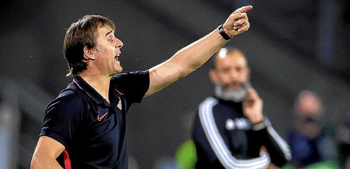 Julen Lopetegui dirige al Sevilla en uno de sus compromisos en competición europea. Foto: Efe