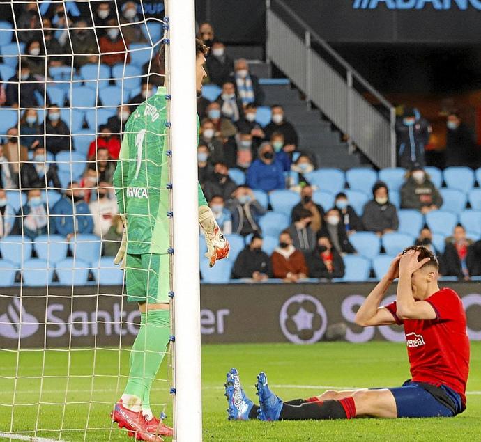 Budimir se lamenta en presencia de Dituro, portero del Celta.