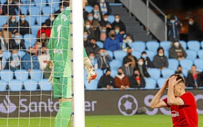 Budimir se lamenta en presencia de Dituro, portero del Celta.