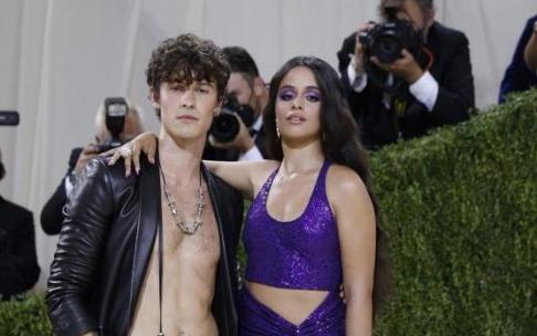 Shawn Mendes y Camila Cabello, juntos en la Gala MET 2021.
