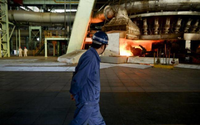 En lo consumo de electricidad en la siderurgia vasca ha descendido un 11,3 % en un año. En lo consumo de electricidad en la siderurgia vasca ha descendido un 11,3 % en un año.