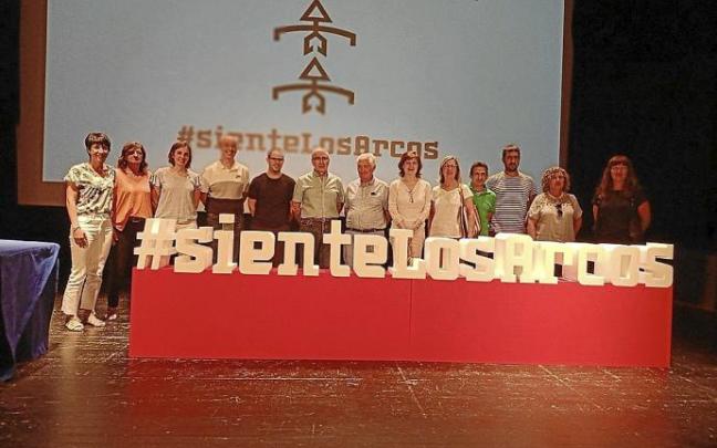 Miembros del grupo de trabajo que ha realizado el plan de dinamización Siente Los Arcos. Foto: J.A.