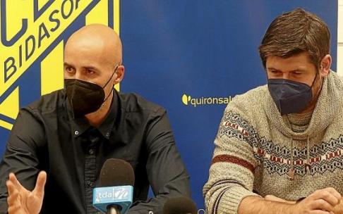 José Manuel Sierra y Gurutz Aginagalde, en la rueda de prensa que ofrecieron ayer. Foto: CD Bidasoa