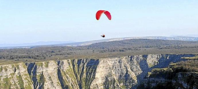 Un parapente en una competición anterior.