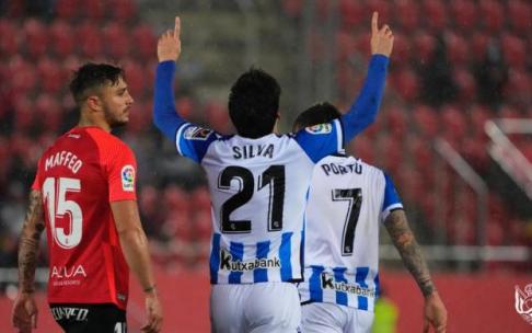 Silva celebra su gol.