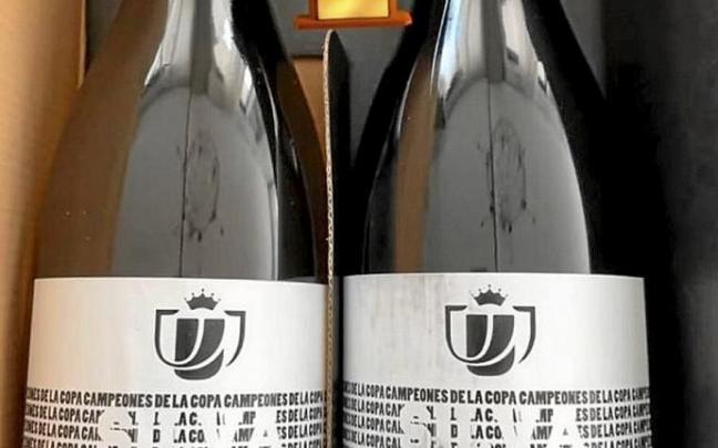 Silva regala vino a sus compañeros