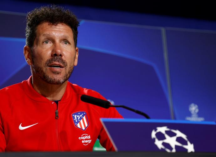 Diego Pablo Simeone atiende a los periodistas antes de medirse al Oporto en la Champions.