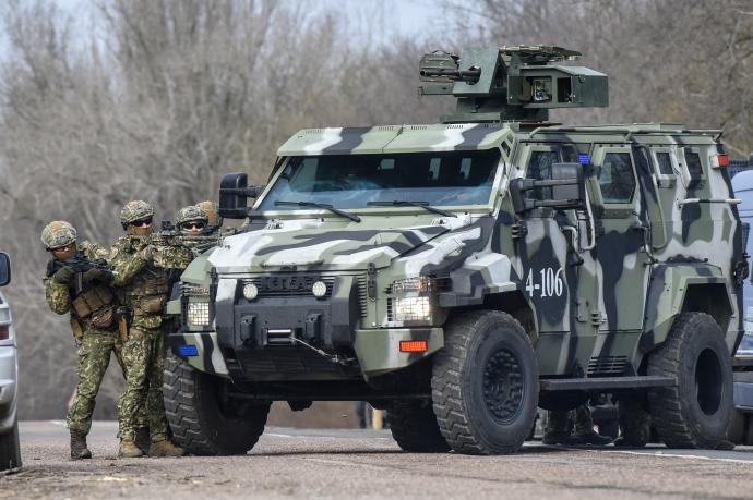 Fuerzas ucranianas toman parte en un simulacro en el sur del país.