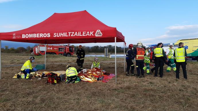 Un momento del simulacro de accidente de este miércoles en el aeropuerto de Foronda.