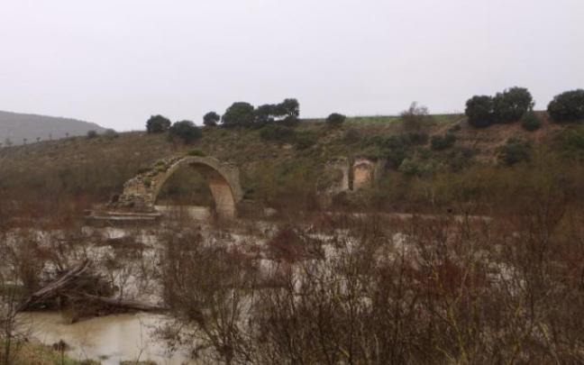 Uno de los arcos del puente Mantible.