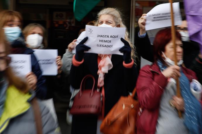 Concentración convocada este viernes frente al Centro de Salud del barrio de Gros en Donostia.