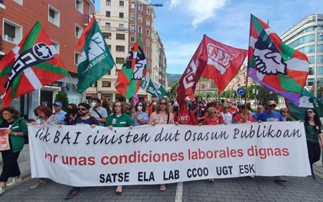 Manifestación de sindicatos en huelga en Osakidetza.