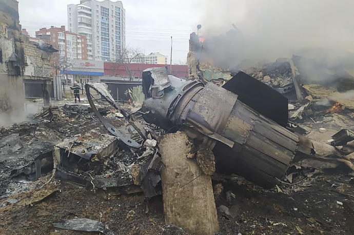 Restos de un avión ruso derribado en Chernigiv, Ucrania.