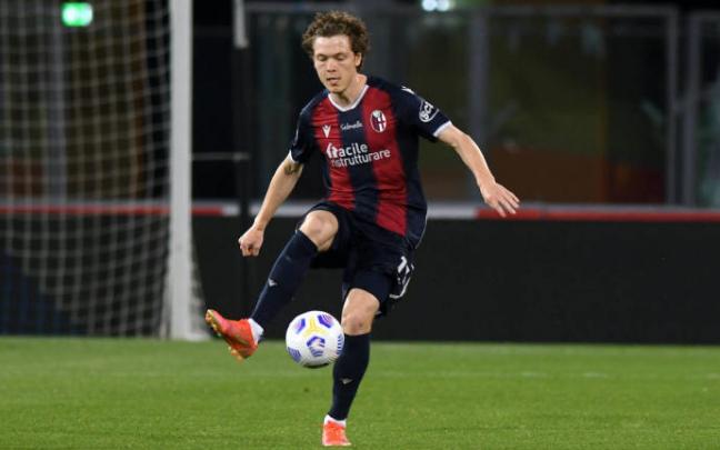 Skov Olsen, durante un partido con la camiseta del Bolonia.